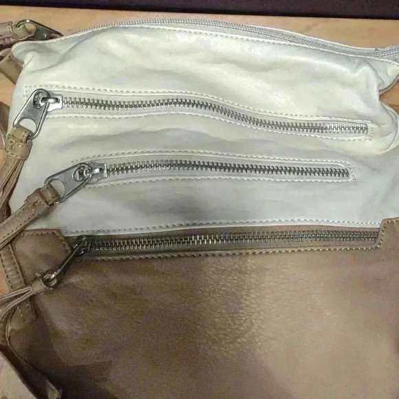 GAL leather two tone cream/tan medium crossbody bag with adjustable strap - Picture 3 of 6